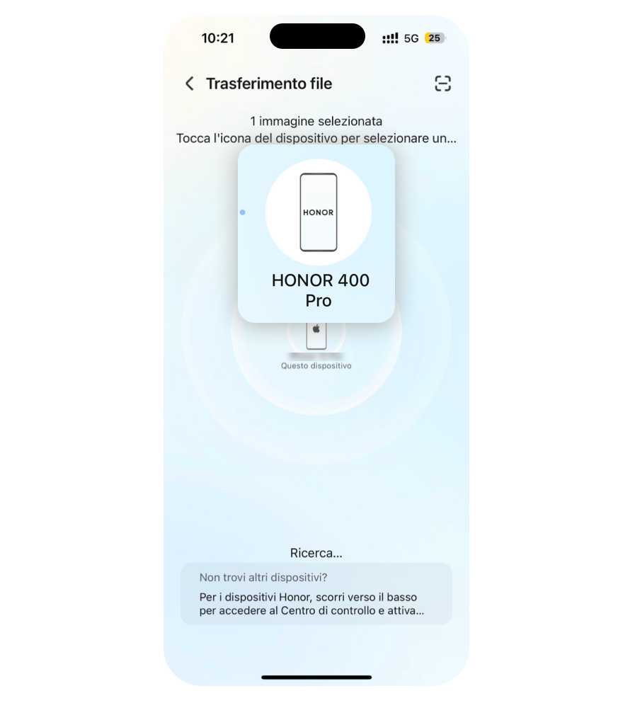 Il dispositivo iOS ora cercherà i telefoni HONOR nelle vicinanze. Tocca l'icona del telefono HONOR desiderato sul dispositivo iOS per stabilire una connessione.